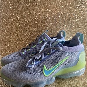 Nike with box tennis shoes women’s size 8/5 men’s size 7.  Used once #30